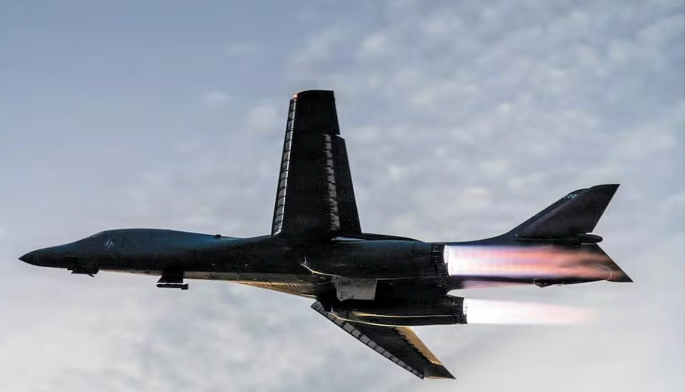 미국의 두 괴물 폭격기, 침묵의 암살자가 폭격하면 죽음의 백조가 초토화시킨다!