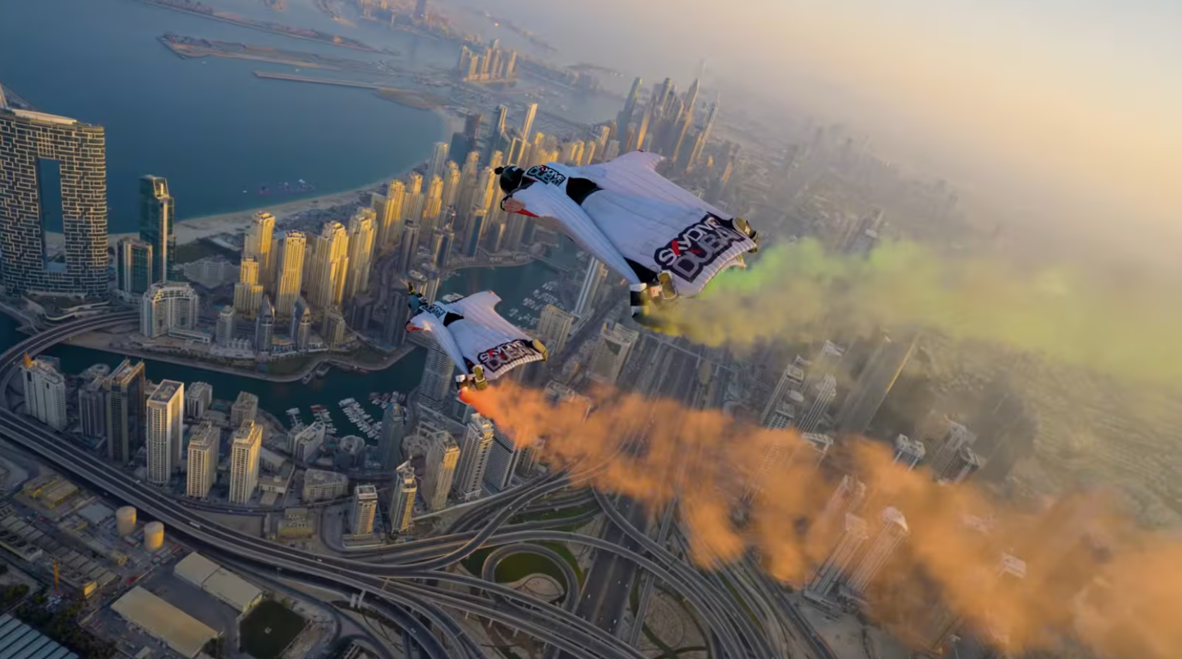 두바이 빌딩 사이를 휘젓는 윙슈트 비행의 비결!